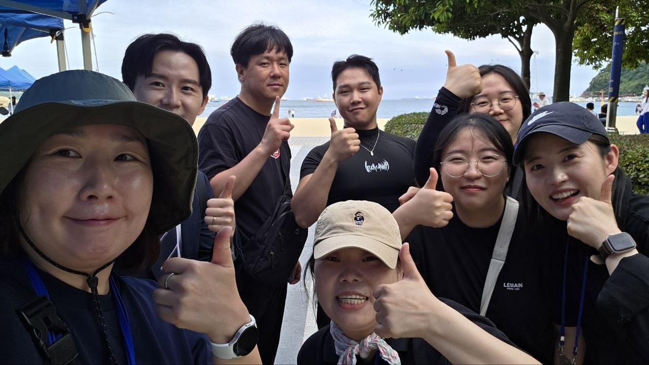 행사 현장 단체 사진