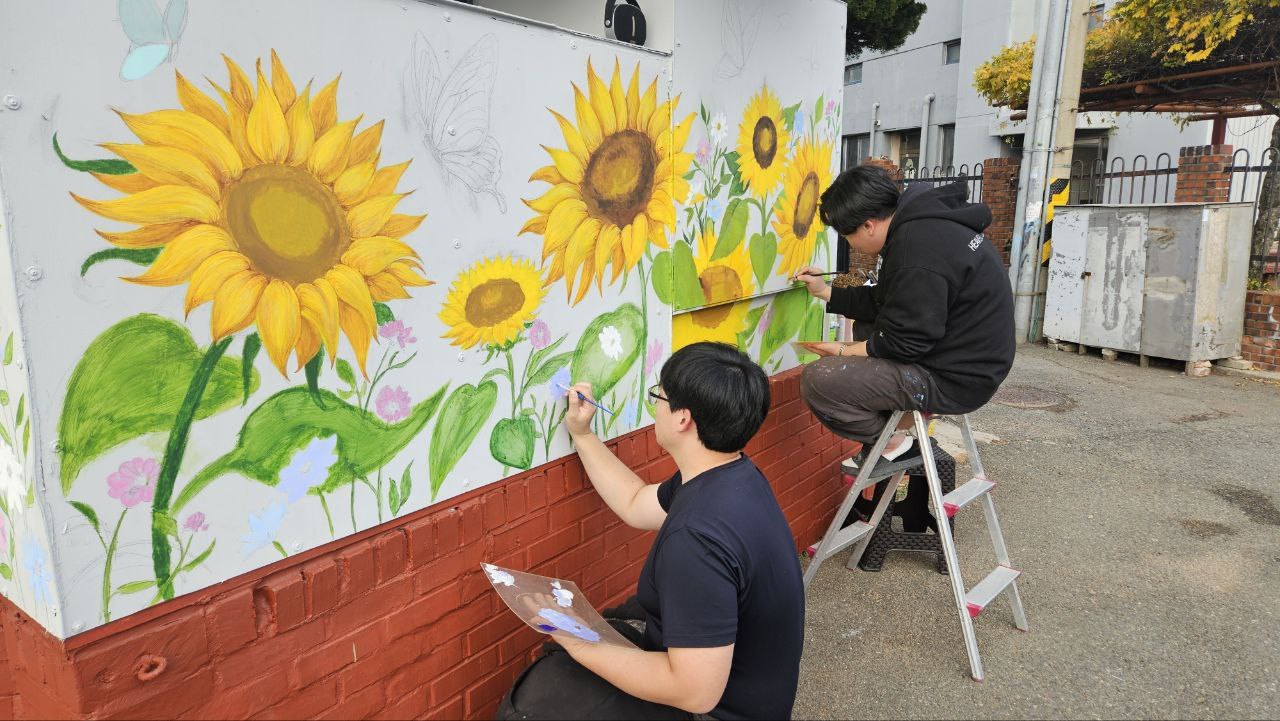 부산교회 외벽 벽화 작업